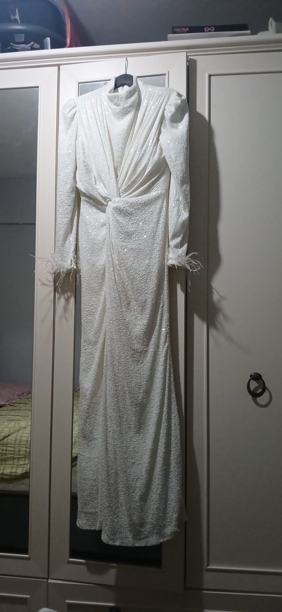 Uzun Beyaz Drapeli Kadın Gelinlik - Görsel 2