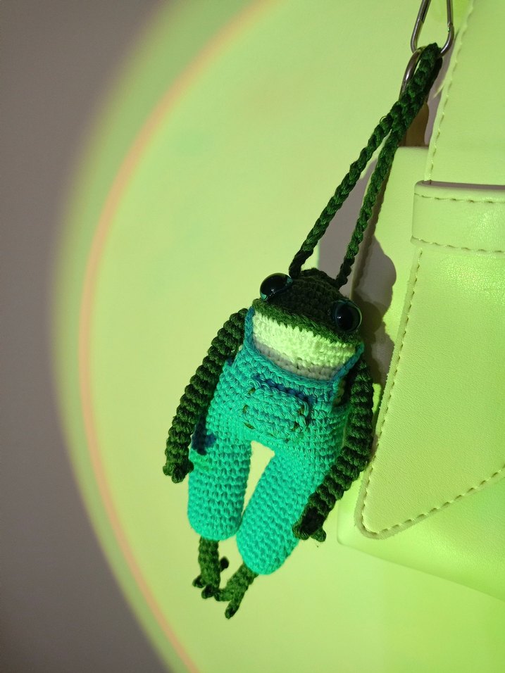 Renkli Örgü Kurbağa Çanta Charm Anahtarlık - Görsel 2
