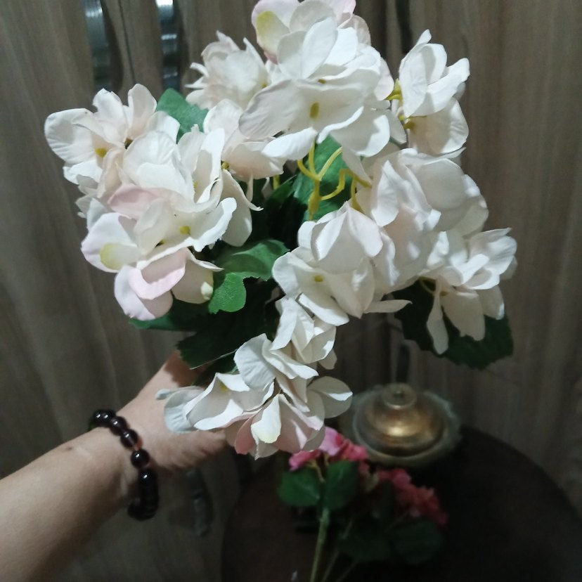 Beyaz ve Pembe Yapay Çiçek Demeti - Görsel 3