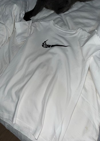 Nike tişört 1 kere giydim iyi bir indirim olur