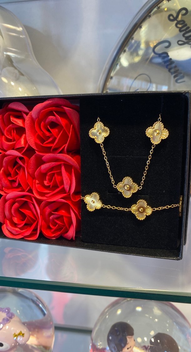 Altın Zincirli Çiçek Desenli Kadın Takı Seti - Görsel 3