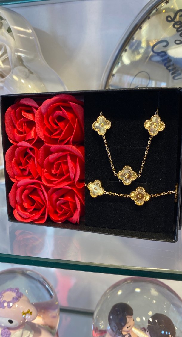 Altın Zincirli Çiçek Desenli Kadın Takı Seti - Görsel 2