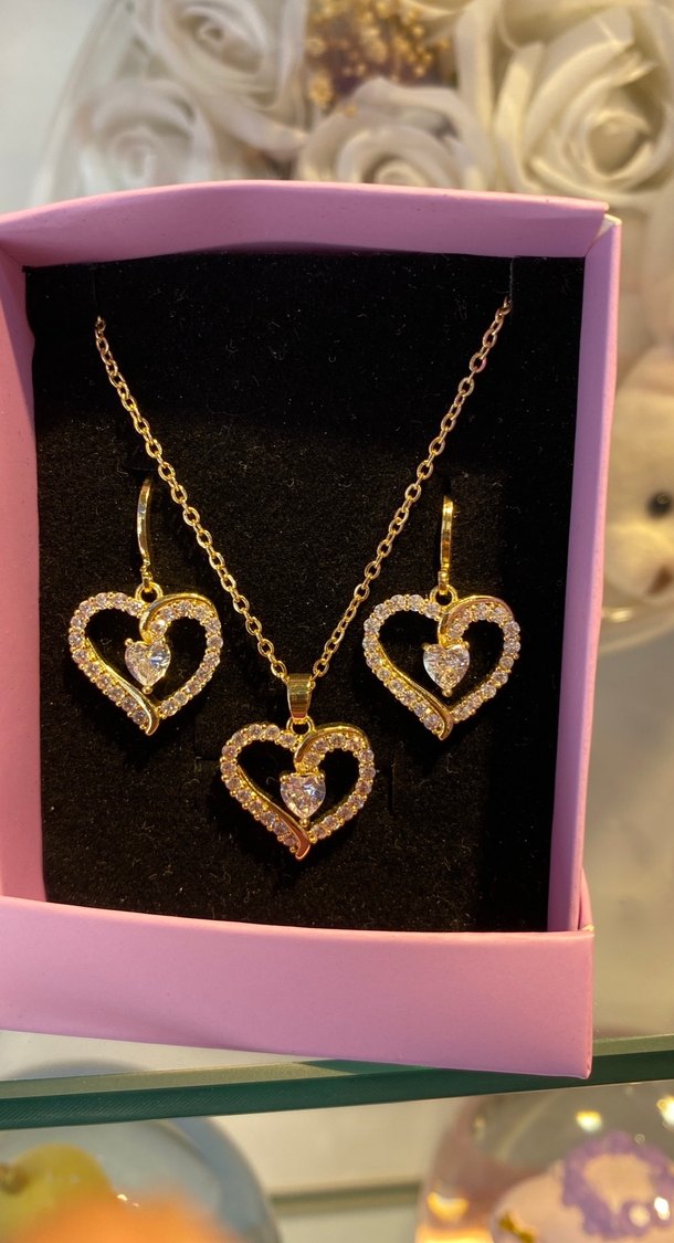 Altın Renkli Pul İşlemeli Kalp Kolye ve Küpe Seti - Görsel 2