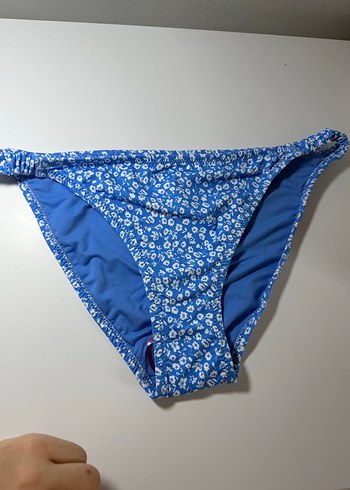 m Beden Mavi Renkli Fırfırlı Bikini Takımı