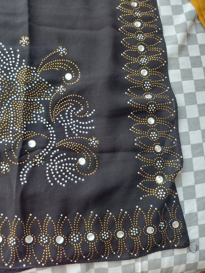 Kadın Parlak Payetli Altın Renk Şal - Görsel 2