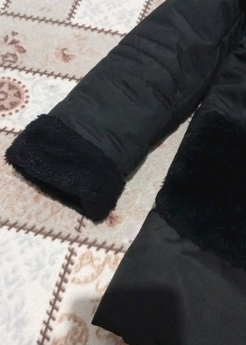 Siyah Kapüşonlu kız çocuk Kışlık Mont - Görsel 5