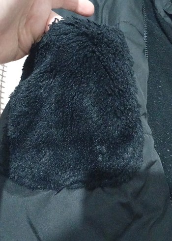 Siyah Kapüşonlu kız çocuk Kışlık Mont - Görsel 2