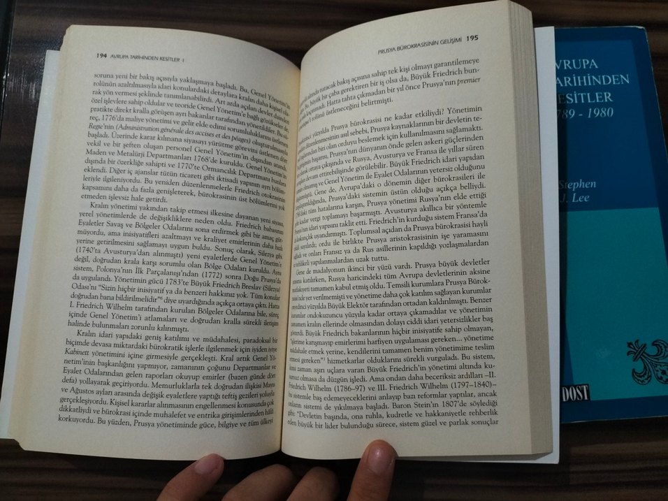 Avrupa Tarihinden Kesitler 2 cilt - Görsel 2