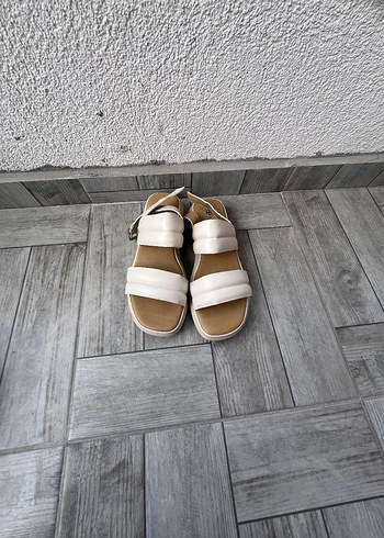 Beyaz Kadın Dolgu Topuklu Sandalet - Görsel 2