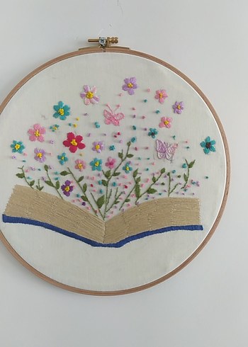 Kitap temalı el nakışı - Görsel 2