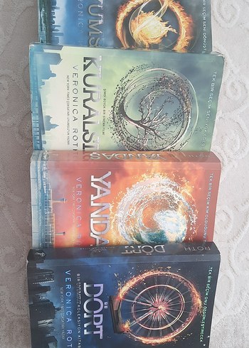 Uyumsuz Serisi -Veronica Roth - Görsel 2