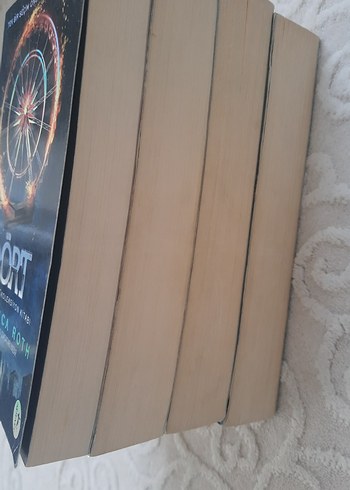 Uyumsuz Serisi -Veronica Roth - Görsel 5