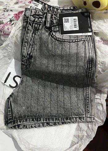 Gri Batik Desenli Mini Denim Şort - Görsel 2