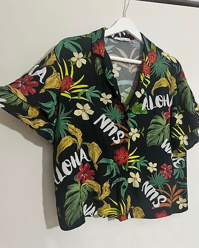 Mango marka Aloha yazılı gömlek