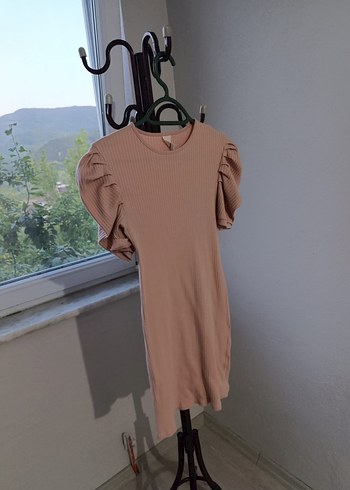 Bej Pilili Kısa Kollu Midi Elbise