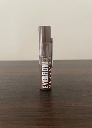 Pastel kahverengi Kaş Maskarası