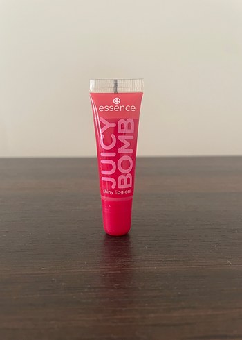 Essence Juicy Bomb Parlak Pembe Dudak Parlatıcısı