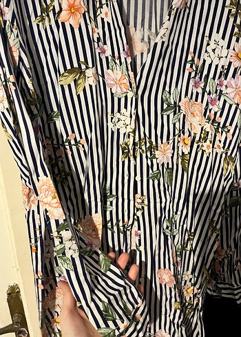 Çiçekli Çizgili Düğmeli Kadın Gömlek - Görsel 2