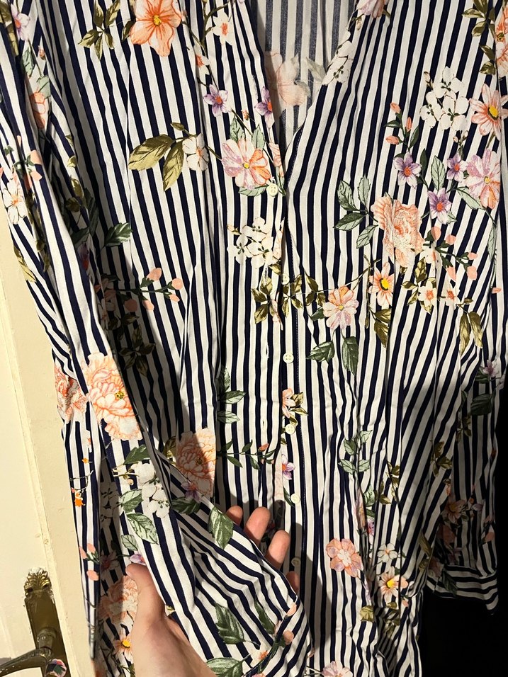 Çiçekli Çizgili Düğmeli Kadın Gömlek - Görsel 2