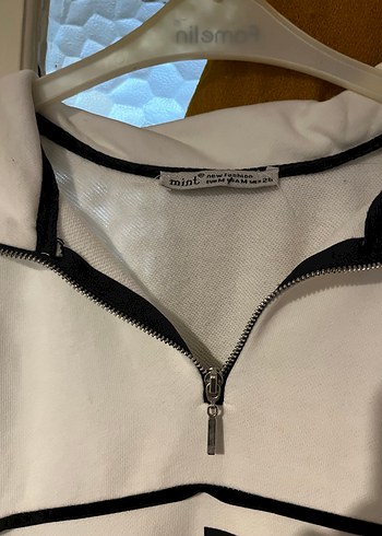 Yarım Fermuarlı Beyaz Sweatshirt - Görsel 2