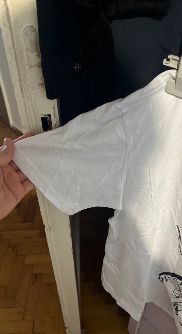 Beyaz Baskılı V Yaka Hamile Tişört - Görsel 4