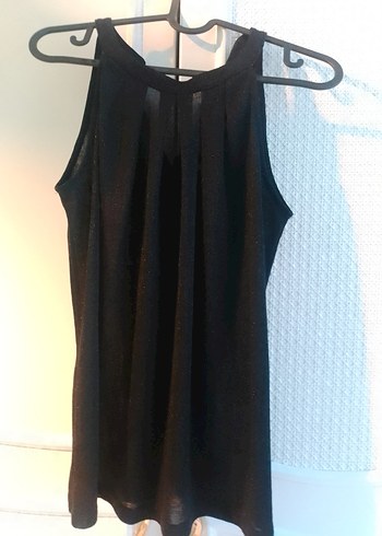 Siyah Piliseli Yüksek Yakalı Kolsuz Bluz - Görsel 2