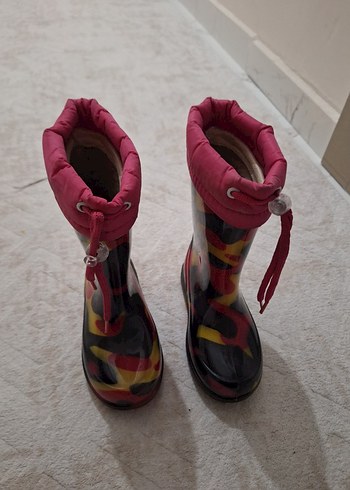 Kızlar için çok renkli bağcıklı kauçuk botlar - Görsel 2