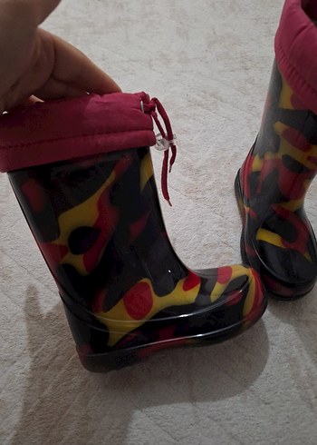 Kızlar için çok renkli bağcıklı kauçuk botlar - Görsel 3