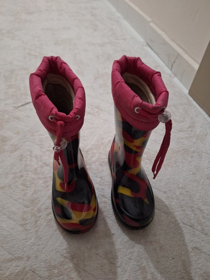 Kızlar için çok renkli bağcıklı kauçuk botlar - Görsel 2