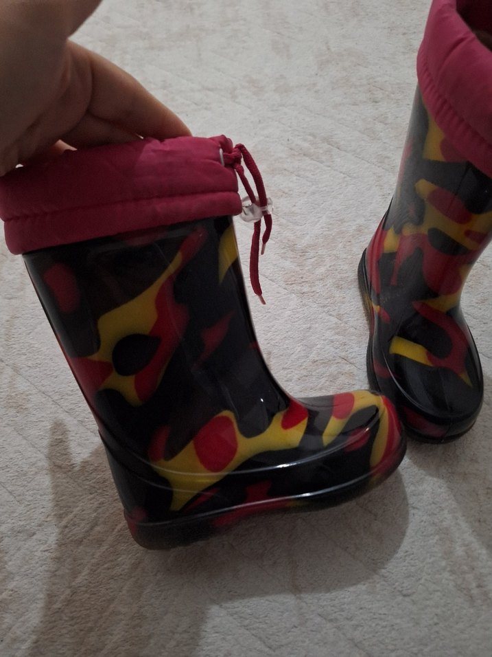 Kızlar için çok renkli bağcıklı kauçuk botlar - Görsel 3