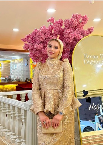 Altın Renkli Uzun Drape Detaylı Kadın Kına Elbisesi