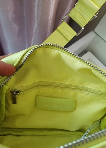  Beden yeşil Renk Bershka Çanta