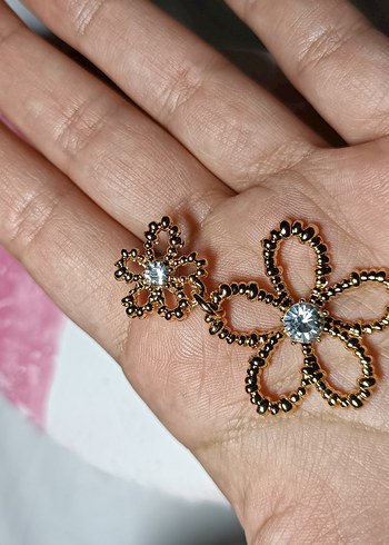 Accessorize Çiçek Desenli Taşlı Altın Küpe