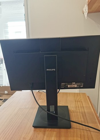 Philips 24inç Kameralı Işık Sensörlü Yükseklik Ayarlı Monitör - Görsel 4