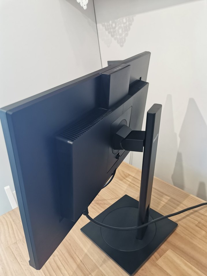 Philips 24inç Kameralı Işık Sensörlü Yükseklik Ayarlı Monitör - Görsel 5