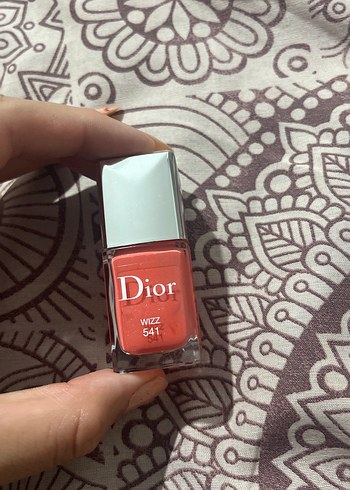 dior turuncu oje