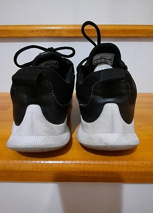 37.5 Beden siyah Renk Nike spor ayakkabı
