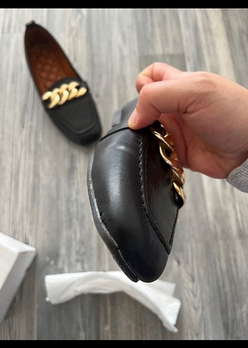 Zincir Detaylı Siyah Kadın Loafer - Görsel 3
