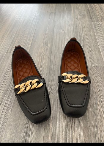 Zincir Detaylı Siyah Kadın Loafer - Görsel 2