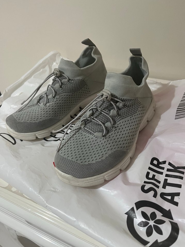 Gri Bağcıklı Kadın Spor Ayakkabı - Görsel 2