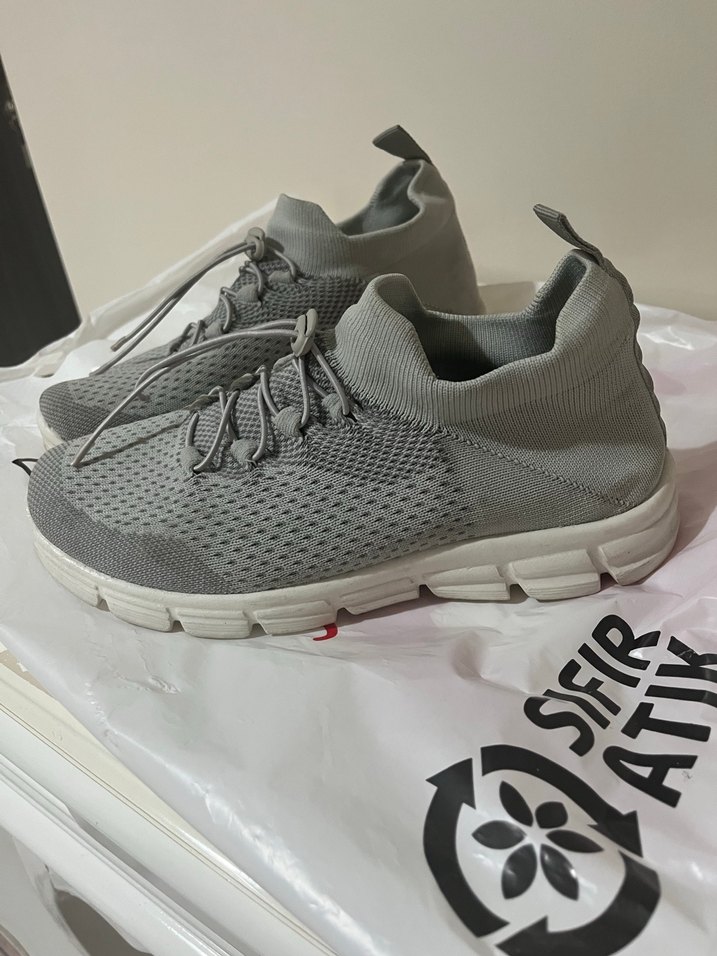 Gri Bağcıklı Kadın Spor Ayakkabı - Görsel 3