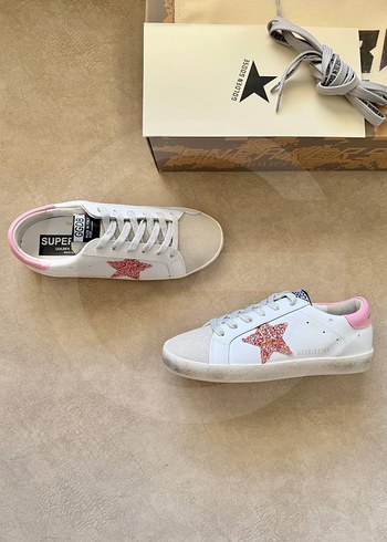 Golden Goose Deluxe Sneaker