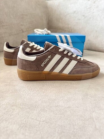 39 Beden Adidas Handball Spezial ?Strata Gum?