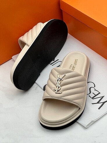 38 Beden Saint Laurent Paris terlik