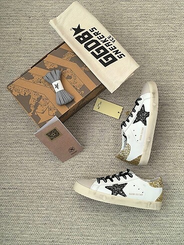 Golden Goose Deluxe Sneaker