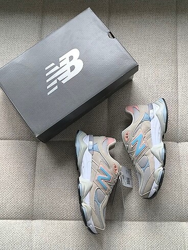 New Balance 9060