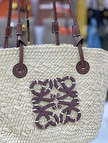 Beden Loewe raffia shoulder bag
