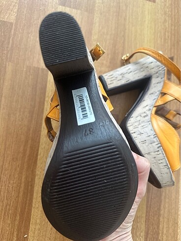 Gerçek deri topuklu yazlık ayakkabı - Görsel 3
