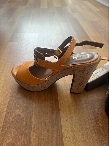 Gerçek deri topuklu yazlık ayakkabı - Görsel 4