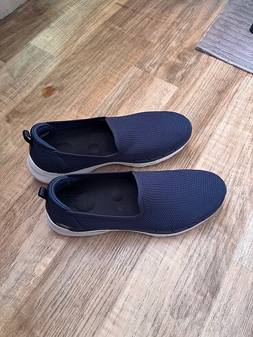 Skechers